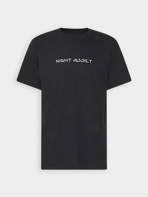 T-shirt z nadrukiem Night Addict