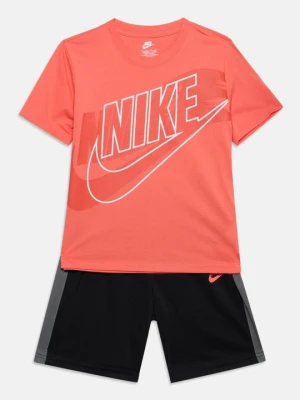 T-shirt z nadrukiem Nike