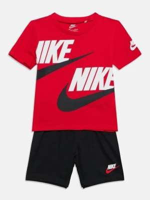 T-shirt z nadrukiem Nike