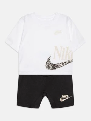 T-shirt z nadrukiem Nike czarny