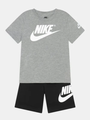 T-shirt z nadrukiem Nike czarny