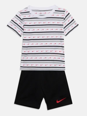 T-shirt z nadrukiem Nike czarny
