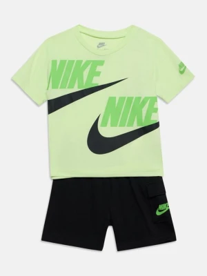 T-shirt z nadrukiem Nike czarny
