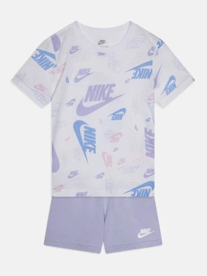 T-shirt z nadrukiem Nike liliowy