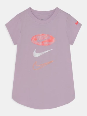 T-shirt z nadrukiem Nike liliowy