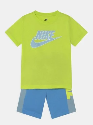 T-shirt z nadrukiem Nike niebieski