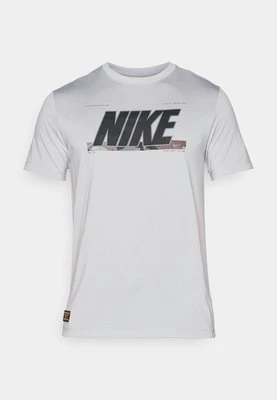 T-shirt z nadrukiem Nike Performance