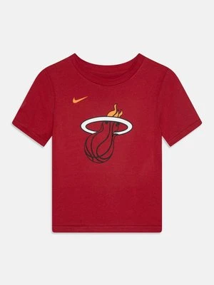 T-shirt z nadrukiem Nike czerwony