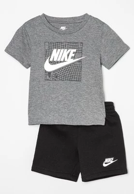 T-shirt z nadrukiem Nike Sportswear