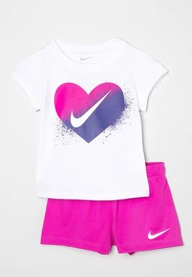 T-shirt z nadrukiem Nike Sportswear