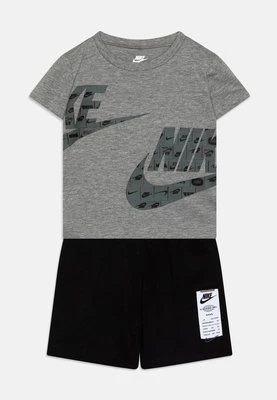 T-shirt z nadrukiem Nike Sportswear