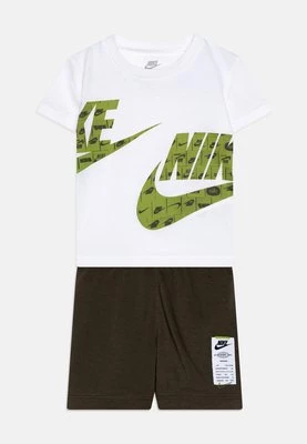 T-shirt z nadrukiem Nike Sportswear