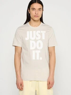 T-shirt z nadrukiem Nike Sportswear