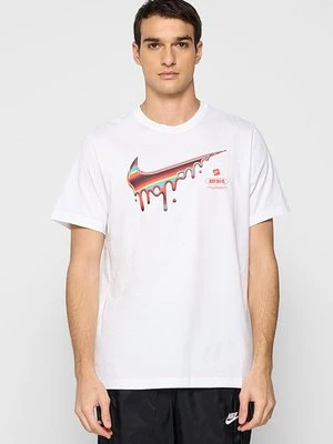 T-shirt z nadrukiem Nike Sportswear