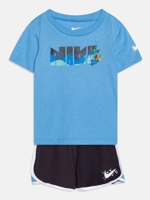 T-shirt z nadrukiem Nike Sportswear
