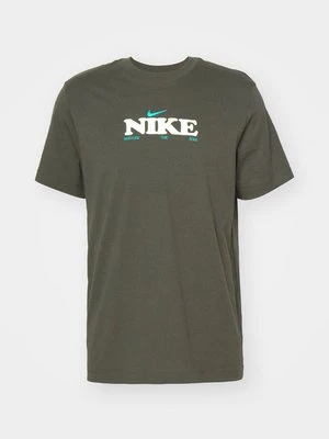 T-shirt z nadrukiem Nike Sportswear