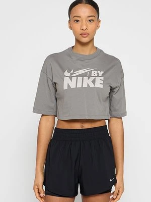 T-shirt z nadrukiem Nike Sportswear