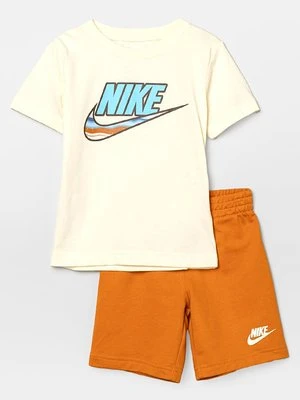 T-shirt z nadrukiem Nike Sportswear