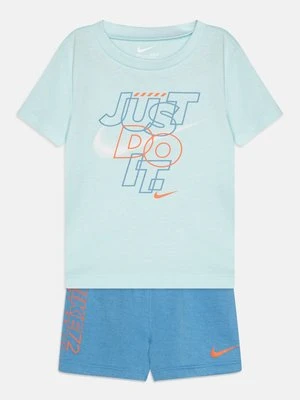 T-shirt z nadrukiem Nike Sportswear