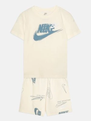 T-shirt z nadrukiem Nike Sportswear