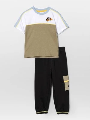 T-shirt z nadrukiem Nike Sportswear