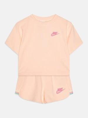 T-shirt z nadrukiem Nike Sportswear