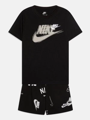 T-shirt z nadrukiem Nike Sportswear