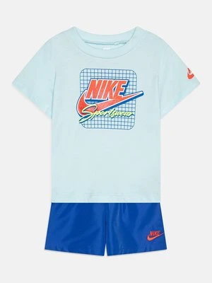 T-shirt z nadrukiem Nike Sportswear