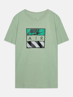 T-shirt z nadrukiem Nike Sportswear