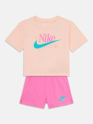 T-shirt z nadrukiem Nike Sportswear