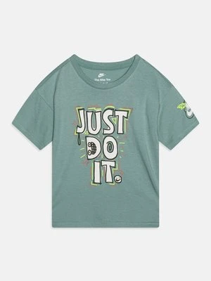 T-shirt z nadrukiem Nike Sportswear