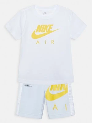 T-shirt z nadrukiem Nike Sportswear