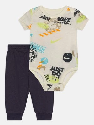 T-shirt z nadrukiem Nike Sportswear