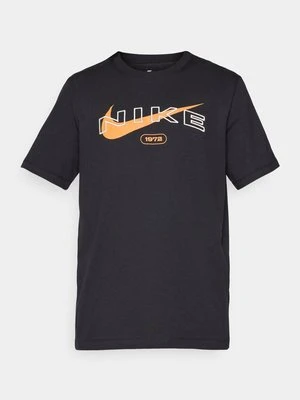 T-shirt z nadrukiem Nike Sportswear