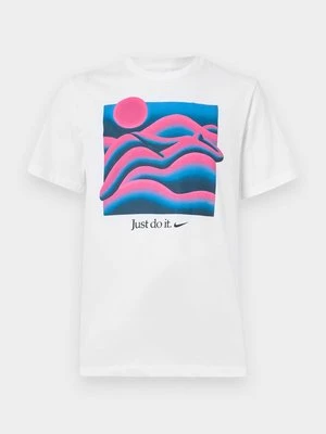 T-shirt z nadrukiem Nike Sportswear