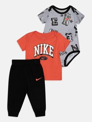 T-shirt z nadrukiem Nike Sportswear