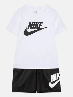 T-shirt z nadrukiem Nike Sportswear