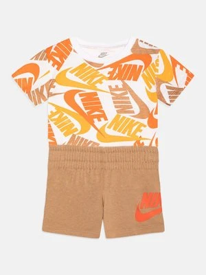 T-shirt z nadrukiem Nike Sportswear