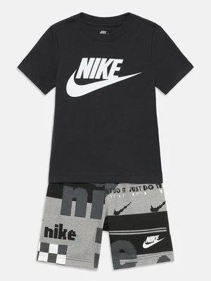 T-shirt z nadrukiem Nike Sportswear