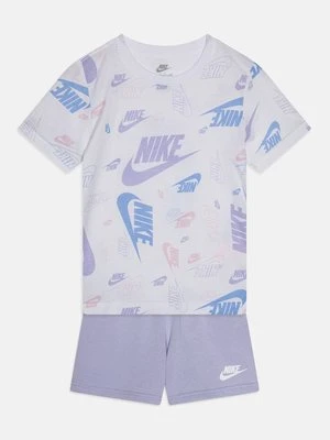 T-shirt z nadrukiem Nike Sportswear
