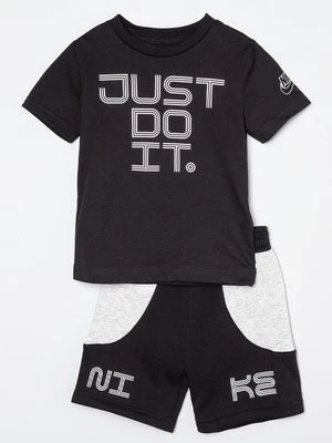 T-shirt z nadrukiem Nike Sportswear