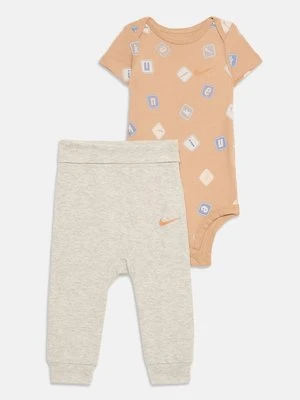 T-shirt z nadrukiem Nike Sportswear