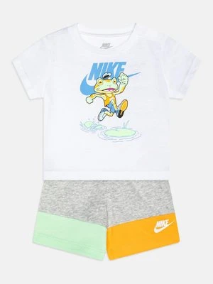 T-shirt z nadrukiem Nike Sportswear