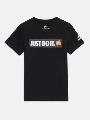 T-shirt z nadrukiem Nike Sportswear