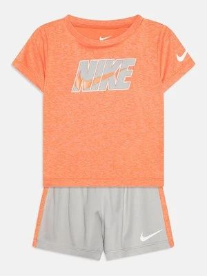 T-shirt z nadrukiem Nike Sportswear