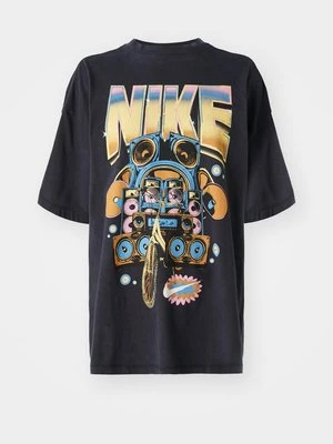 T-shirt z nadrukiem Nike Sportswear