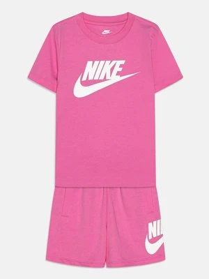 T-shirt z nadrukiem Nike Sportswear