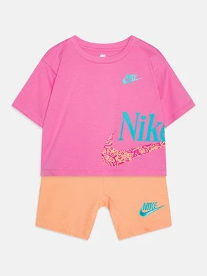 T-shirt z nadrukiem Nike Sportswear