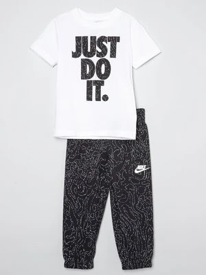 T-shirt z nadrukiem Nike Sportswear