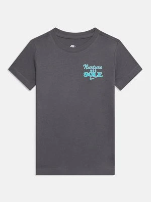 T-shirt z nadrukiem Nike Sportswear